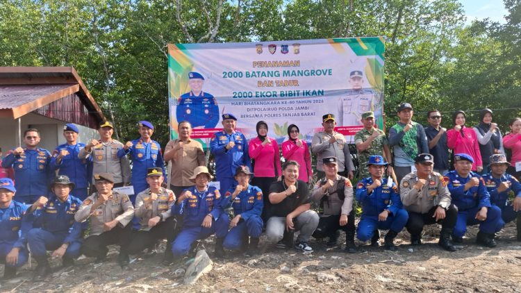 Menjelang HUT Bhayangkara ke-80, Ditpolairud Polda Jambi dan Polres Tanjab Barat Tanam 2.000 Mangrove serta Tebar 2.000 Bibit Ikan