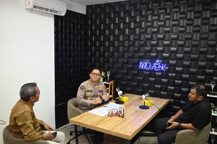 Kabid Humas Polda Jambi Paparkan Rangkaian Hari Bhayangkara ke-80 dan Program Presisi dalam Podcast Bersama Tribun Jambi