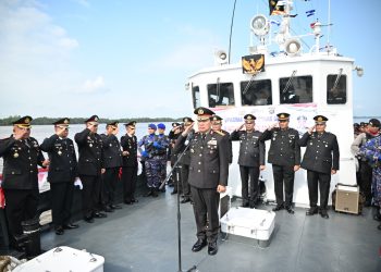 Wakapolda Jambi Pimpin Upacara Tabur Bunga di Perairan Kuala Tungkal, Salurkan Bansos hingga Tinjau Bedah Rumah Panti Asuhan dalam Rangka Hari Bhayangkara ke-80