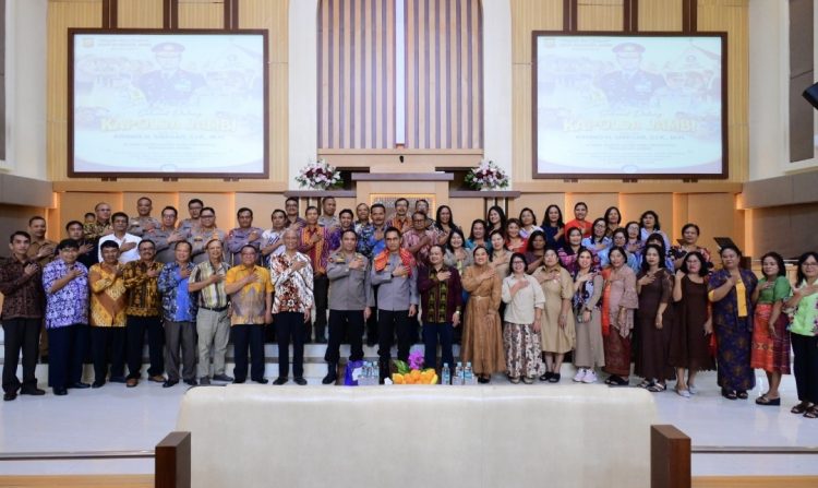 Kapolda Jambi Silaturahmi Dengan Pengurus Gereja GBKP dan GKPS di Kota Jambi