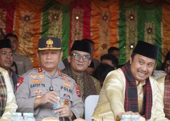 Kadis Kominfo Wakili Gubernur Jambi Hadiri Perhelatan Hoyak Tabuik di Pantai Gandoriah