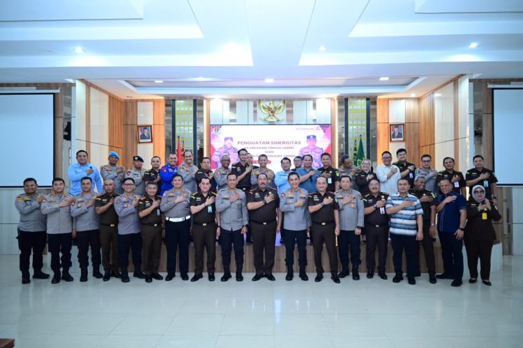Silaturahmi ke Kejati, Kapolda Jambi Perkuat Sinergitas Penegakan Hukum Untuk Masyarakat