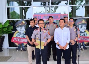 Kapolda Jambi Pimpin Konferensi Pers Dugaan TPPO Dan Serahkan Kembali Bayi 8 Bulan kepada Ibu Kandung