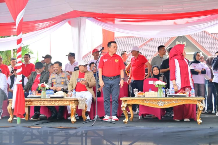 Wakapolda Jambi Saksikan Pawai Pembangunan dan Karnaval Kemerdekaan RI ke-81