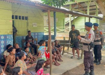 Brimob Jambi Peduli, Sambangi dan Berikan Bantuan Sosial kepada Warga SAD di Merangin