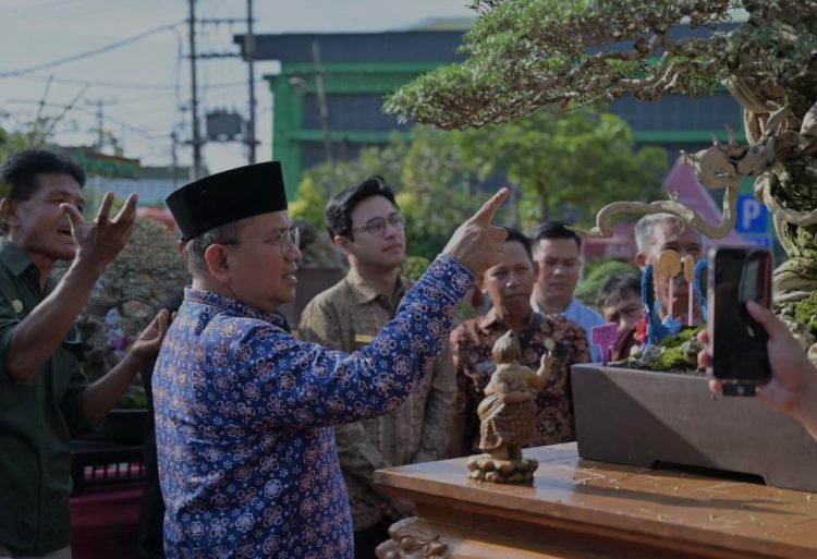 Hobi Bernilai Ekonomi, Wali Kota Jambi Dorong Anak Muda Tingkatkan Kecintaan Terhadap Bonsai