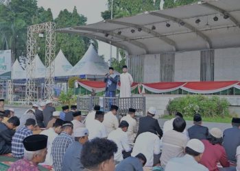 Maulana – Diza Salat Iduladha Bareng Masyarakat, Gema Takbir Berkumandang di Kantor Wali Kota Jambi