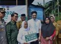 Wujudkan Hunian Yang Layak Bagi Masyarakat, Wawako Diza Serahkan Bantuan Bedah Rumah Bagi Lansia