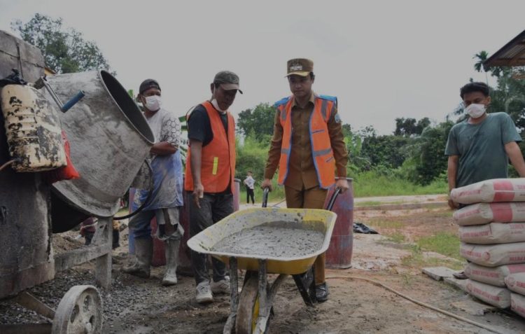 Wawako Diza Serahkan Pemanfaatan Program Kampung Bahagia Tahap I Tahun 2026
