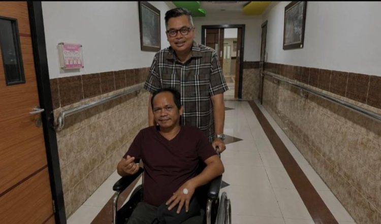 Di Tengah Kesibukan, Ketua DPRD Kota Jambi Jemput Rekan Kerja Pulang dari Rumah Sakit untuk Kembali Mengabdi