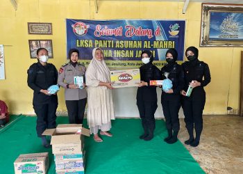 Peduli Dampak Kabut Asap Karhutla, Satbrimob Polda Jambi Salurkan Bantuan ke Panti Asuhan