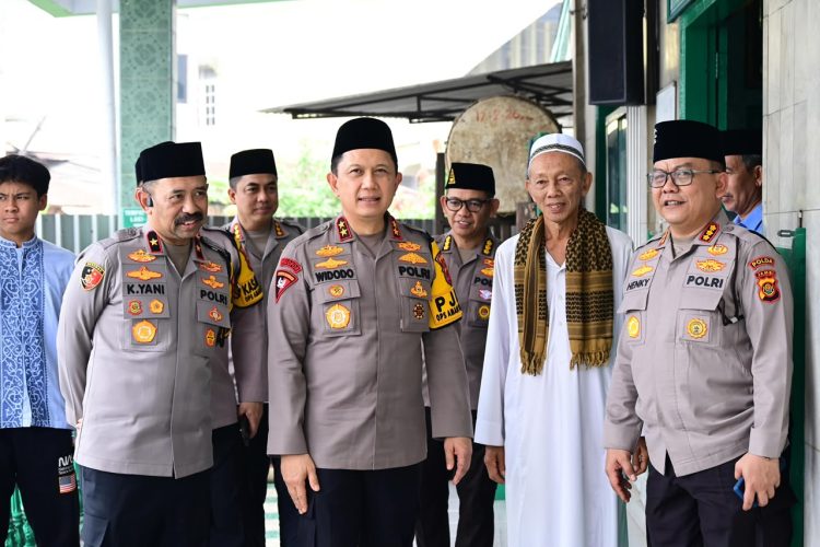 Kapolda Jambi Laksanakan Salat Jumat Keliling, Pererat Silaturahmi Dengan Masyarakat