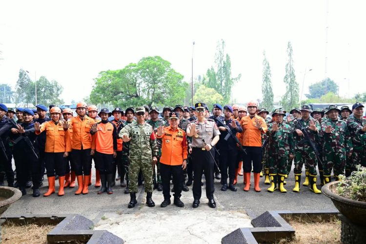 Kapolda Jambi Dampingi Gubernur Lepas 90 Personel Satgas Darat Karhutla Ke Taman Nasional Berbak