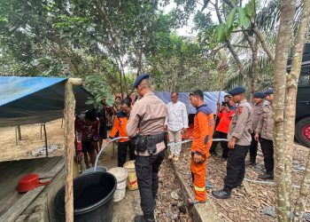 Brimob Jambi Peduli, Salurkan Ribuan Liter Air Bersih Untuk Suku Anak Dalam Di Merangin