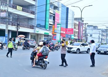 Wujudkan Polisi Bersama Masyarakat, Wakapolda Jambi dan PJU Polda Jambi Laksanakan Gatur Lalu Lintas