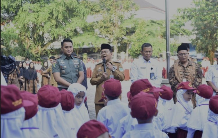 Wali Kota Jambi Antar Anak ke Sekolah di Hari Pertama Tahun Ajaran Baru, Jadi Sosok Teladan dan Inspirasi Masyarakat